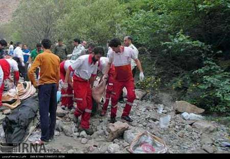 عکس های دلخراش سقوط اتوبوس گردشگران به دره