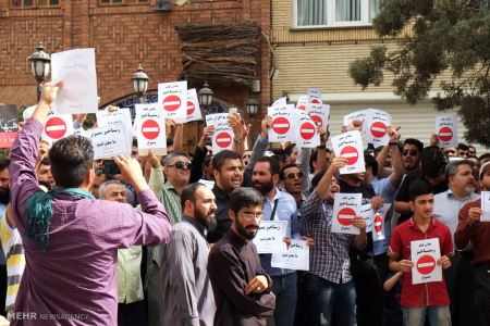 عکس های جنجالی در اعتراض به اکران فیلم رستاخیز