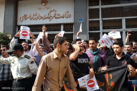 عکس های جنجالی در اعتراض به اکران فیلم رستاخیز