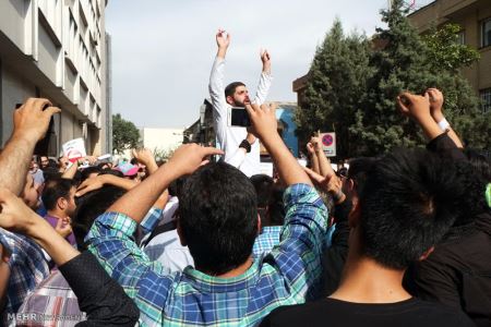 عکس های جنجالی در اعتراض به اکران فیلم رستاخیز