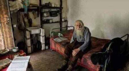دنیا باید این پیرمرد را ستایش کند