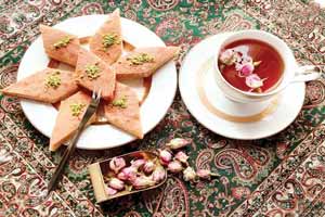 طرز تهیه کیک گلاب دسر افطاری