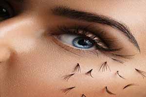 مژه هایی که ضربه شلاق بر صورت این زن شد (عکس)