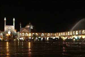 دوستی خاله خرسه در برترین میدان دنیا ! دوستی خاله خرسه در برترین میدان دنیا !