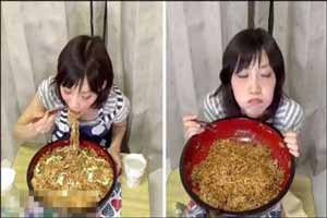 این دختر این قدر میخوره چرا چاق نمیشه (عکس) این دختر این قدر میخوره چرا چاق نمیشه (عکس)