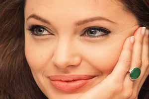 آموزش انواع خط چشم برای خانم های 40 به بالا آموزش انواع خط چشم برای خانم های 40 به بالا