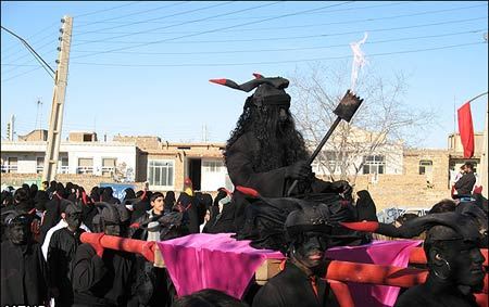 جنجالی ترین تغزیه امسال با حضور یک جن ! (عکس)