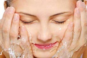 بهترین روش شستن و خشک کردن صورت بهترین روش شستن و خشک کردن صورت