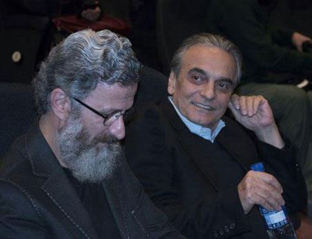 عکس های غافلگیرانه علیخانی با بازیگران در اکران خصوصی