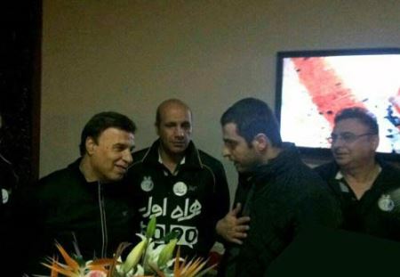 عکس های عذرخواهی علی ضیاء با دسته گل آبی از مظلومی