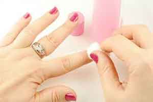 3 روش عالی برای پاک کردن لاک بدون استون 3 روش عالی برای پاک کردن لاک بدون استون