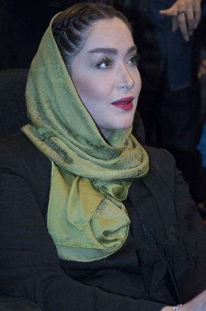 عکس های غافلگیرانه علیخانی با بازیگران در اکران خصوصی