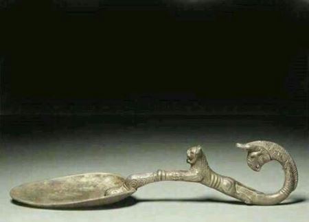قاشق تاریخی سیمین از ایران دزدیده شد + عکس