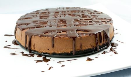 طرز تهیه تصویری چیز کیک پرطرفدار بدون پخت