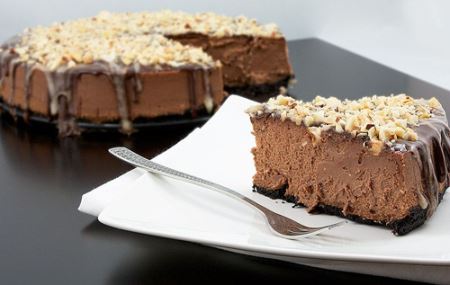 طرز تهیه تصویری چیز کیک پرطرفدار بدون پخت