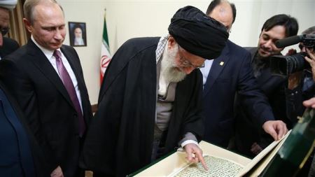 سرگذشت جالب قرآنی که دوشنبه به تهران رسید + عکس