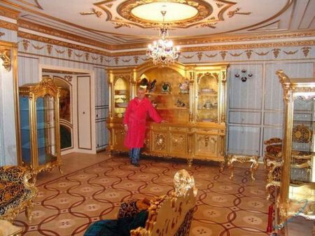 خودنمایی این مرد با ثروتش برای پیدا کردن همسر ! عکس