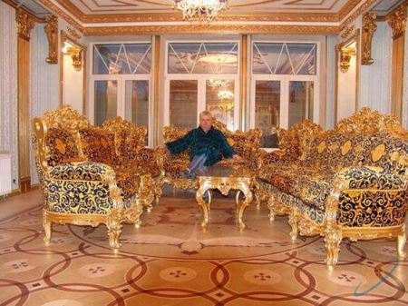 خودنمایی این مرد با ثروتش برای پیدا کردن همسر ! عکس