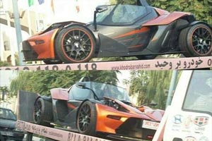 عکس : خودنمایی دو خودرو عجیب و غریب در تهران