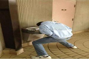 عکس های خنده دار دردسر آدم های قد بلند عکس های خنده دار دردسر آدم های قد بلند