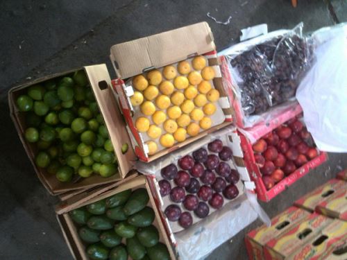 ماجرای ظهور ناگهانی میوه های عجیب در تهران (عکس)
