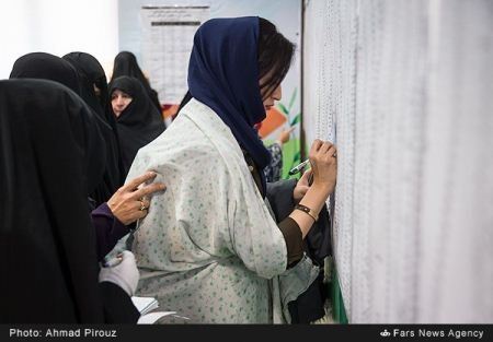سلفی های داغ و دیدنی دختران در روز انتخابات
