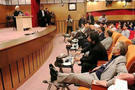 جنجال مدل نشستن برادر روحانی در مجلس ! عکس