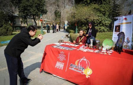 عکس های جنجالی رقص چینی ها در کاخ نیاوران!