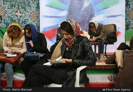 سلفی های داغ و دیدنی دختران در روز انتخابات