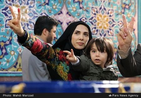 سلفی های داغ و دیدنی دختران در روز انتخابات