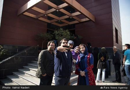 سلفی های داغ و دیدنی دختران در روز انتخابات