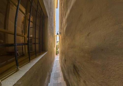 عکس؛ باریک ترین کوچه جهان زوج های عاشق را راه نمی دهد