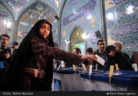 سلفی های داغ و دیدنی دختران در روز انتخابات