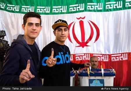 سلفی های داغ و دیدنی دختران در روز انتخابات