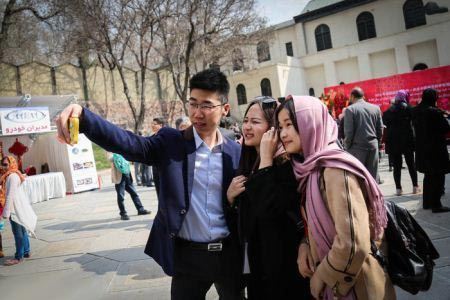 عکس های جنجالی رقص چینی ها در کاخ نیاوران!