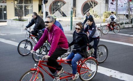 عکس های دیدنی دوچرخه سواری دختران تهرانی