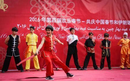 عکس های جنجالی رقص چینی ها در کاخ نیاوران!