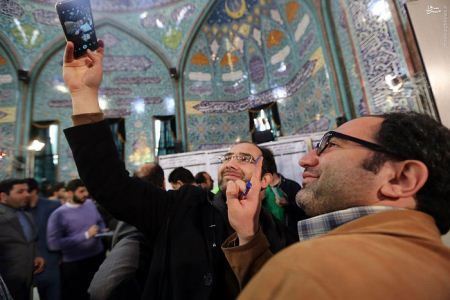 سلفی های داغ و دیدنی دختران در روز انتخابات