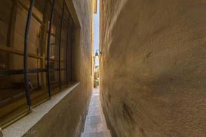 عکس؛ باریک ترین کوچه جهان زوج های عاشق را راه نمی دهد