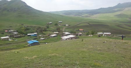 روستایی عجیب در ایران با زبان رومانی ! عکس