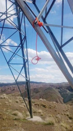 سلفی عجیب با طناب دار قبل از خودکشی در خراسان !عکس