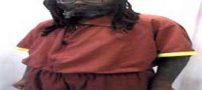 مردی که سال ها در یک اتاقک شیشه ای زندگی کرد (عکس)
