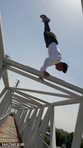 رقص آکروبات این پسر به عشق مدافعان حرم (عکس)