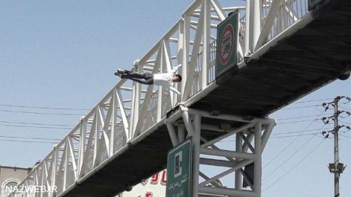 رقص آکروبات این پسر به عشق مدافعان حرم (عکس)