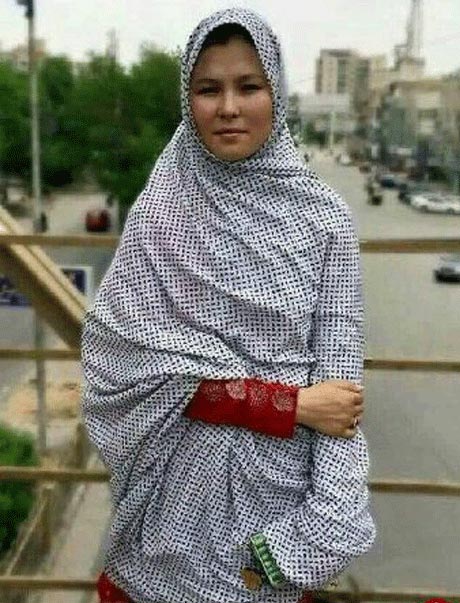 دختر جذاب افغان و کسب مقام اول آزمون مایکروسافت (عکس)