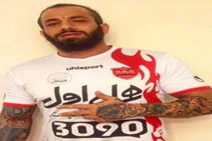 جنجالی شدن عکس امیر تتلو با لباس پرسپولیس جنجالی شدن عکس امیر تتلو با لباس پرسپولیس
