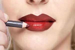 لب های برجسته با ترفند های آرایشی لب های برجسته با ترفند های آرایشی