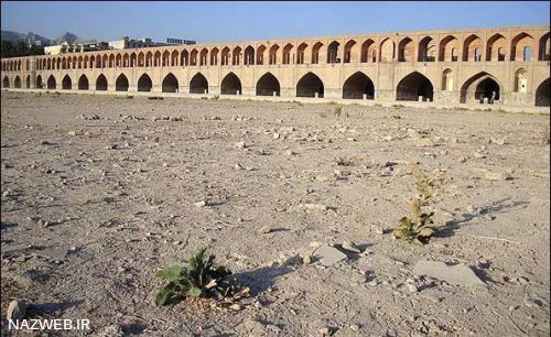 امام جمعه اصفهان: بی حجابی زنان باعث خشکی زاینده رود شد