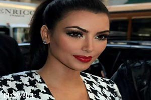 تهدید جنجالی کیم کارداشیان با اسلحه در هفته مد تهدید جنجالی کیم کارداشیان با اسلحه در هفته مد
