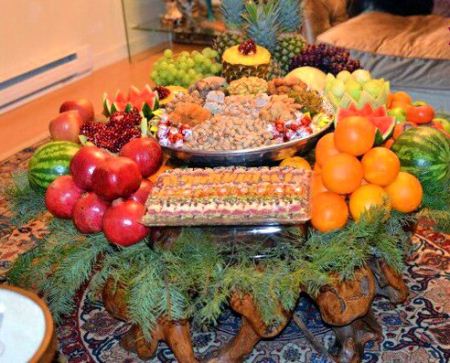 تزئین سفره شب یلدا به روش سنتی